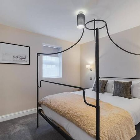 1Br Gem, Private Parking Apartment Windsor Exterior foto
