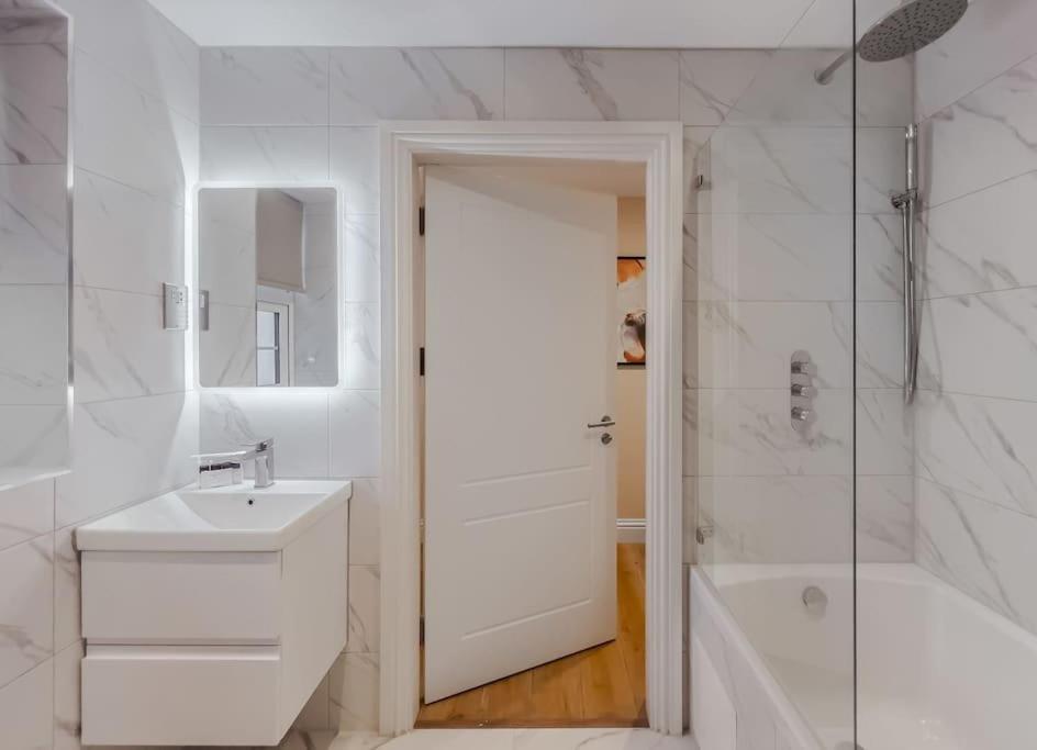 1Br Gem, Private Parking Apartment Windsor Exterior foto