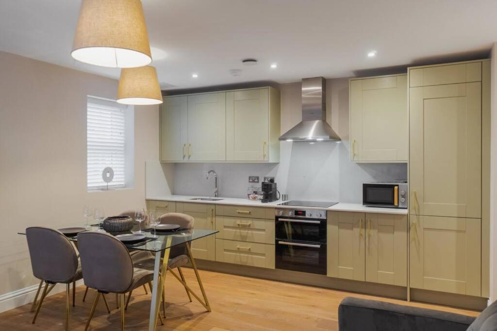 1Br Gem, Private Parking Apartment Windsor Exterior foto