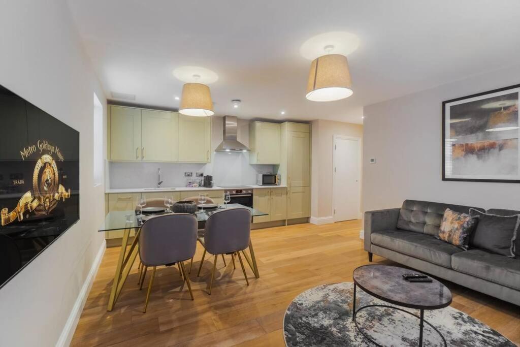 1Br Gem, Private Parking Apartment Windsor Exterior foto